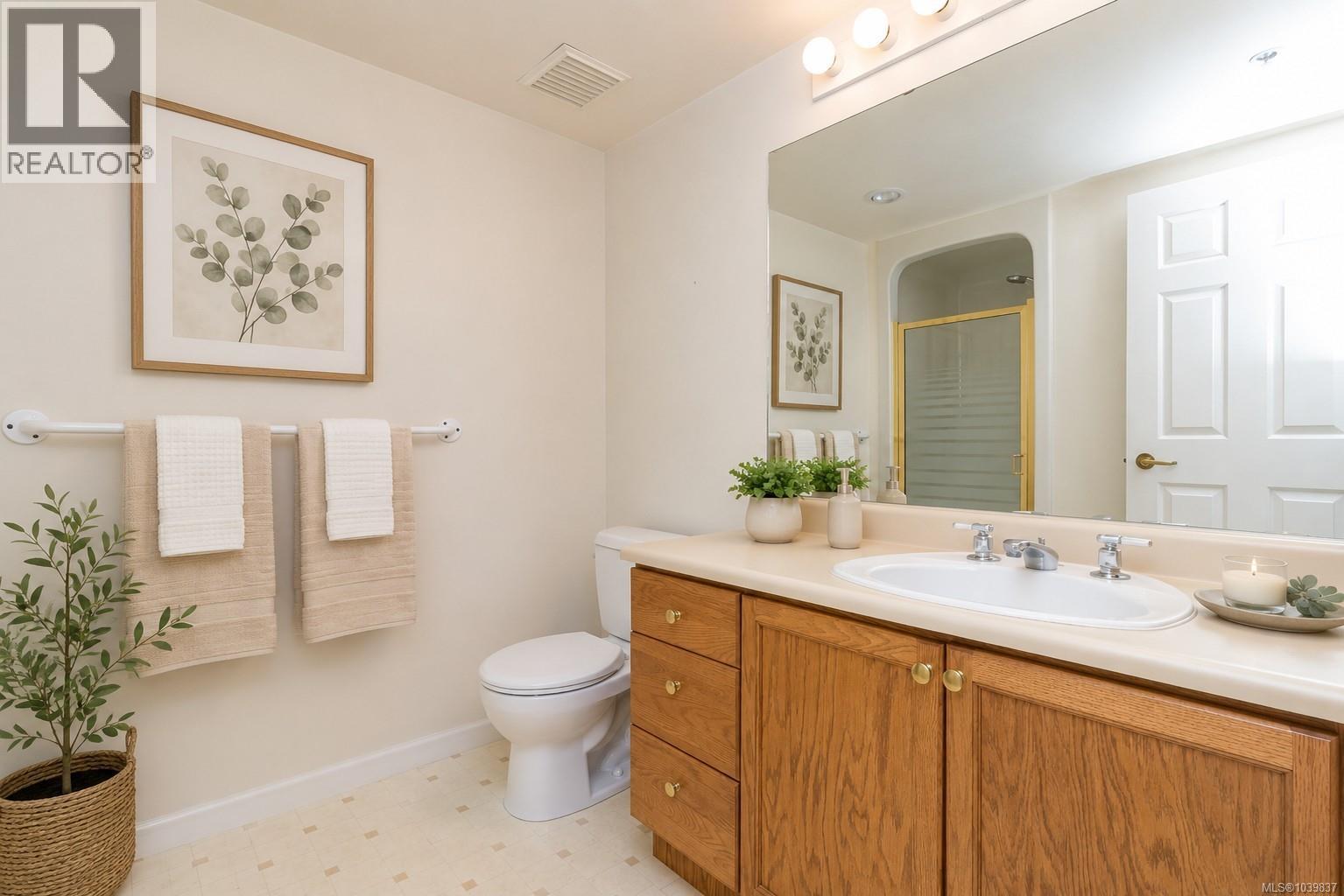 326 3969 Shelbourne St, Saanich