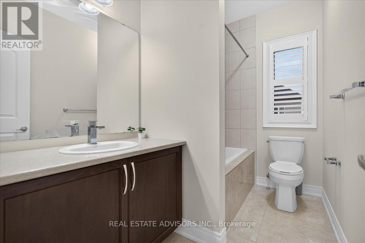 52 DAISY MEADOW CRESCENT - 32