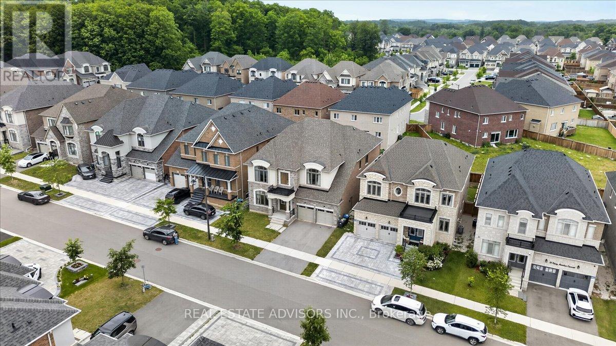 52 DAISY MEADOW CRESCENT - 40