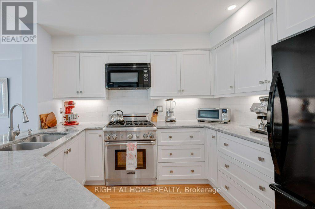 64 FOXBOROUGH DRIVE - 14