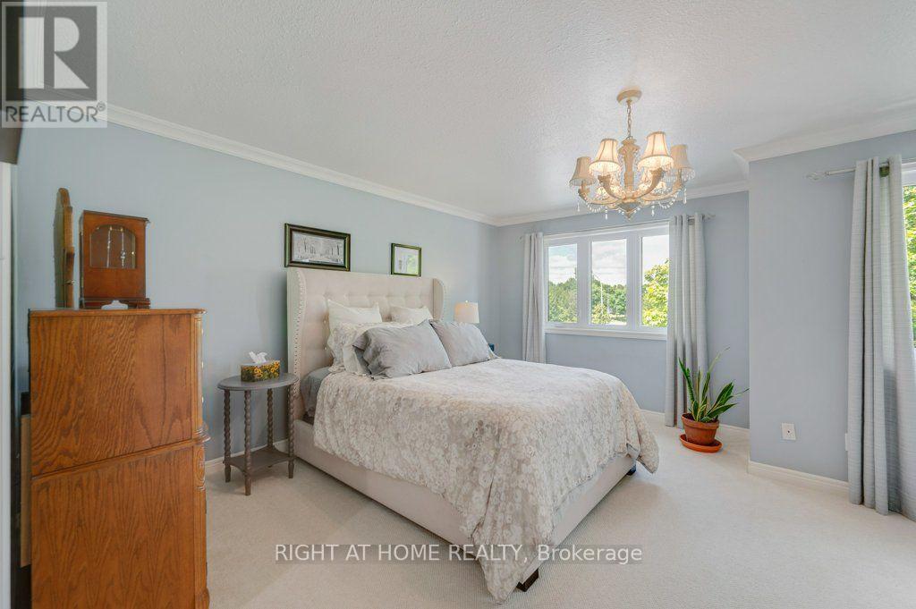 64 FOXBOROUGH DRIVE - 17