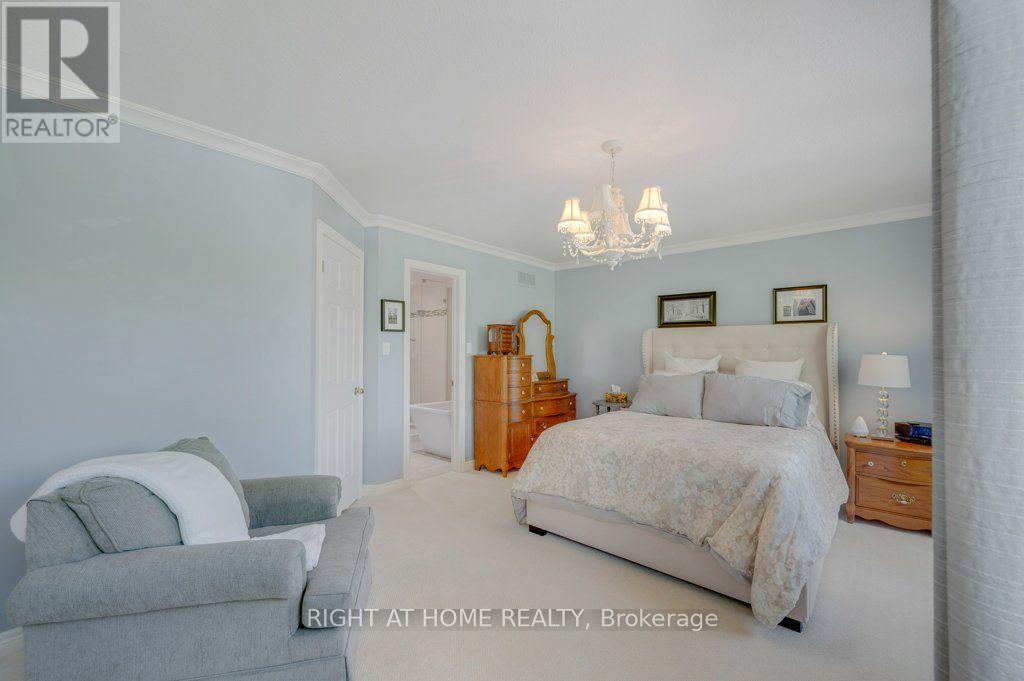 64 FOXBOROUGH DRIVE - 18