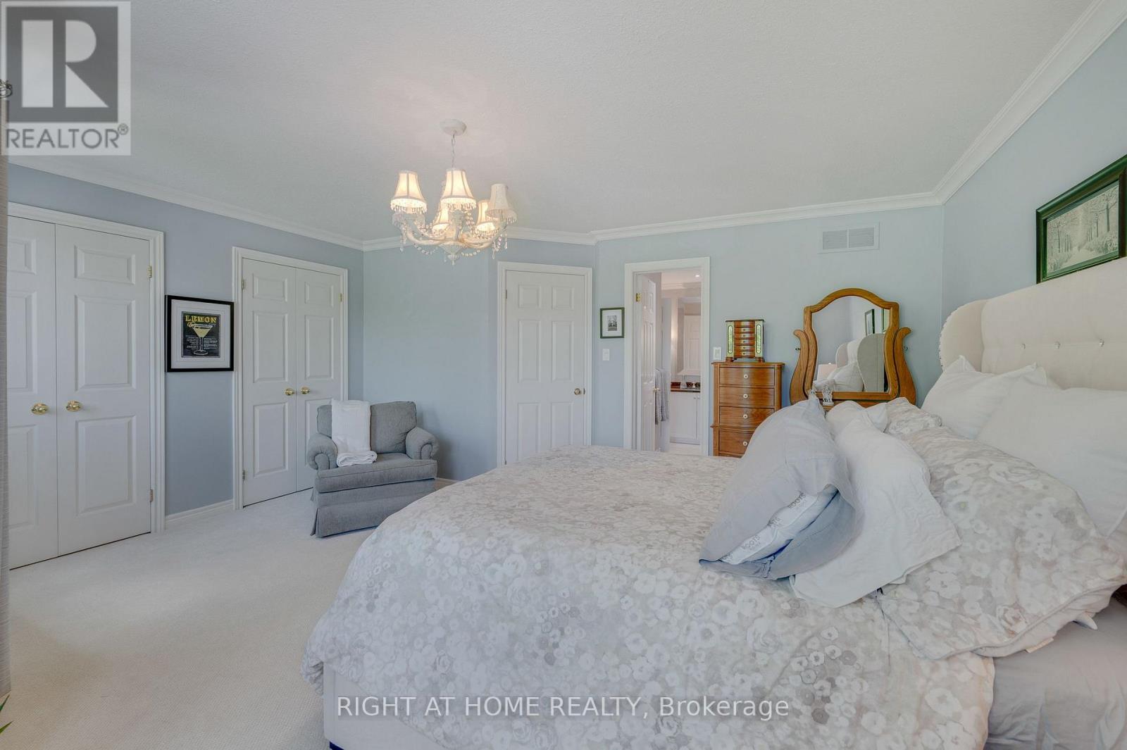 64 FOXBOROUGH DRIVE - 19