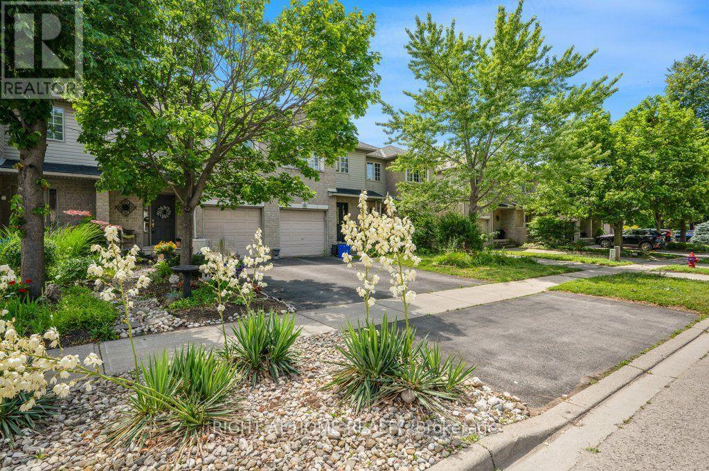 64 FOXBOROUGH DRIVE - 2