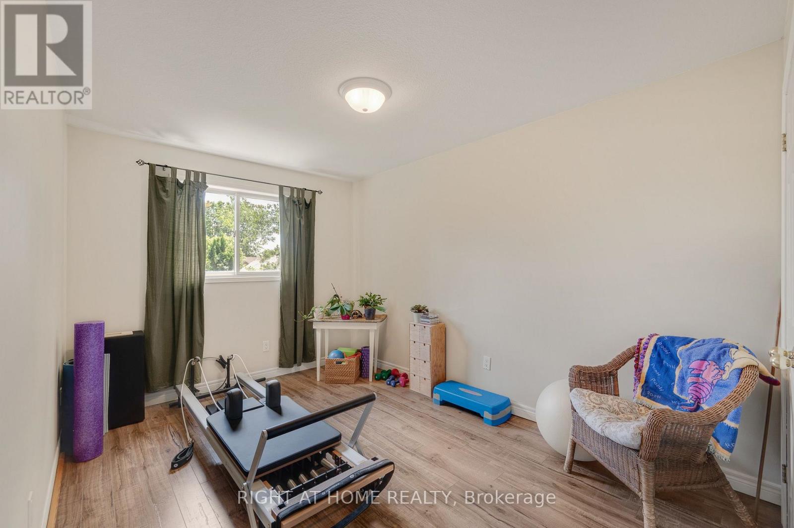 64 FOXBOROUGH DRIVE - 22