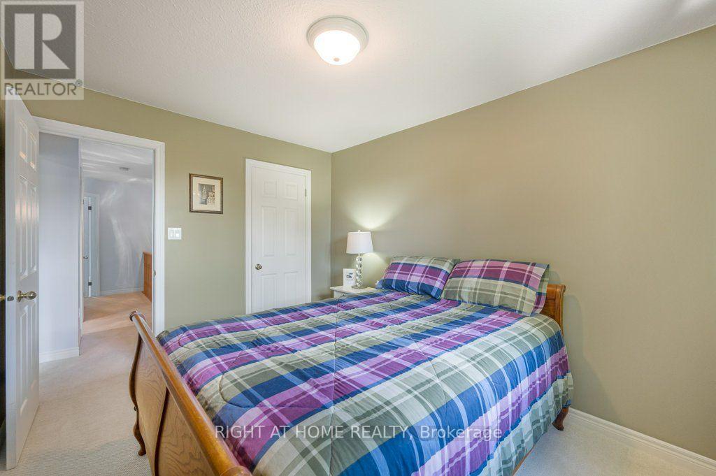 64 FOXBOROUGH DRIVE - 25