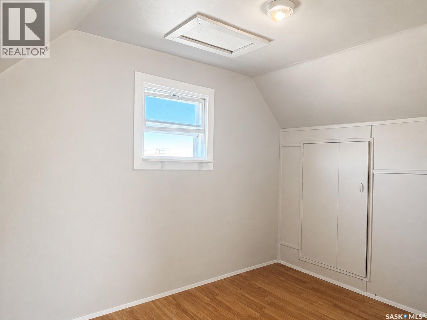 119 Home STREET W - 11