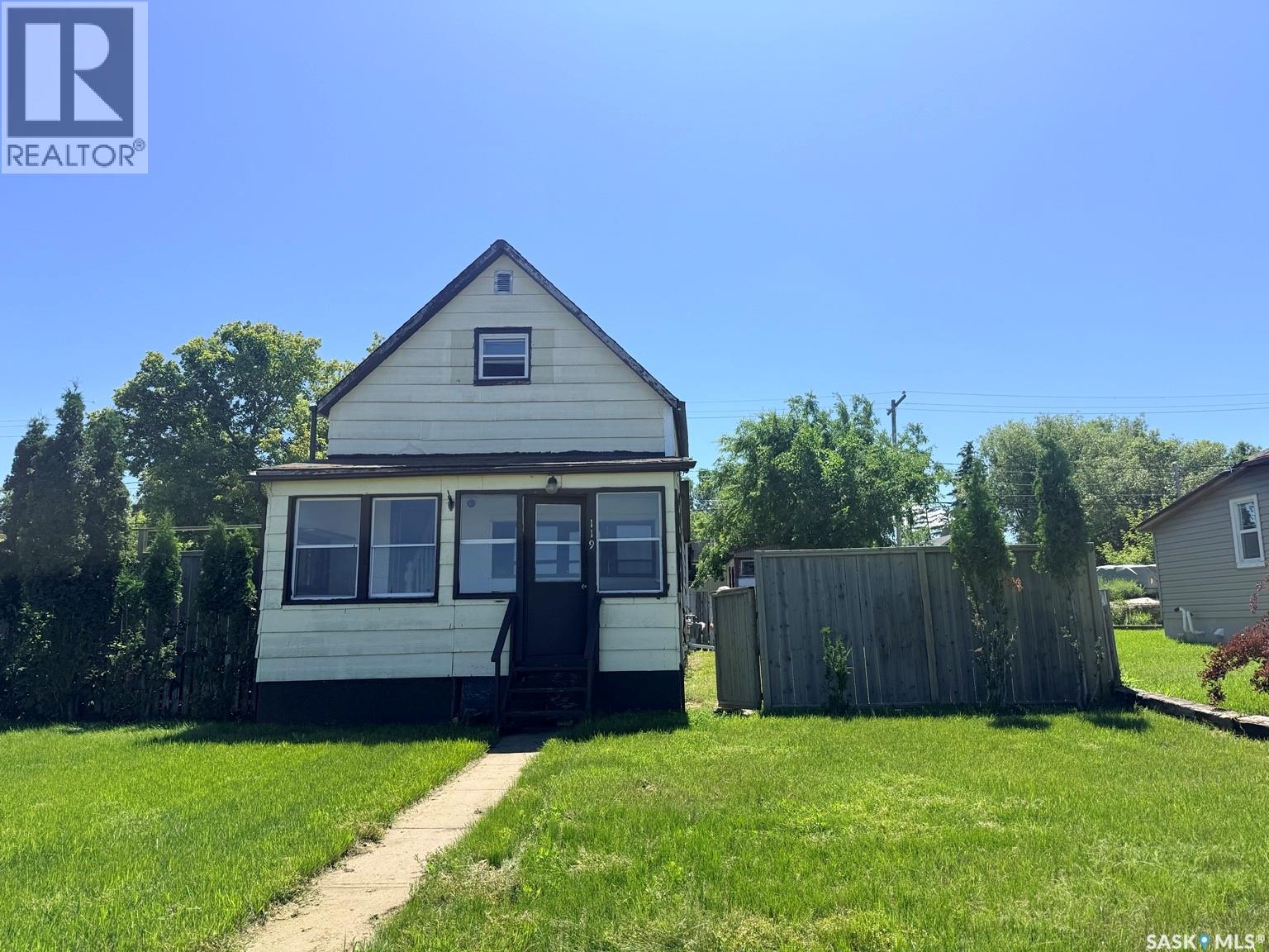 119 Home STREET W - 2