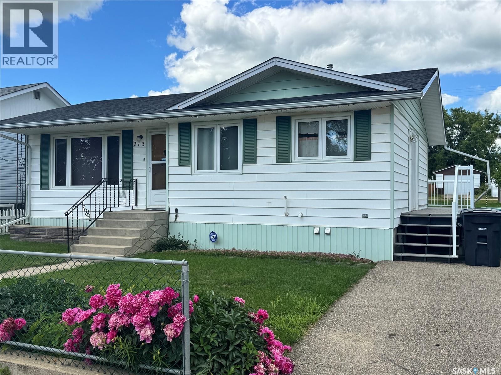 213 5th AVENUE E - 1