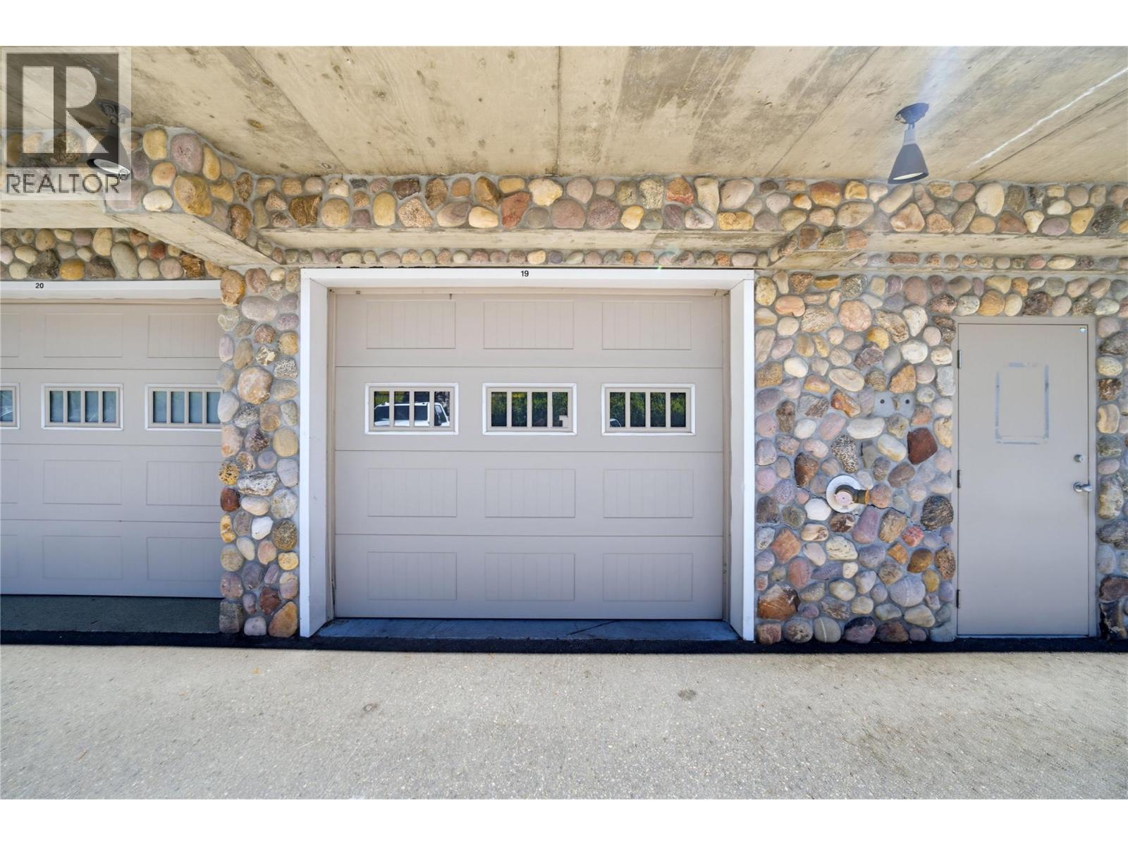 19 1130 Riverside Avenue, Sicamous
