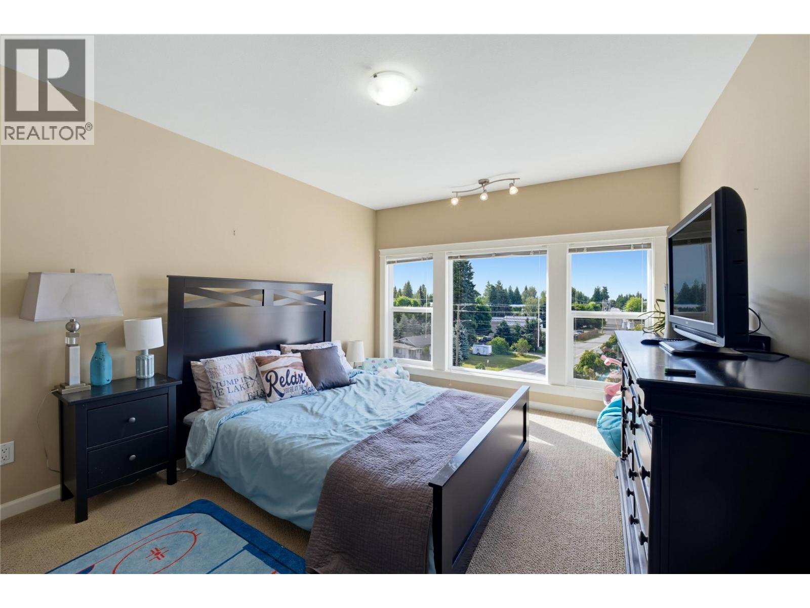 19 1130 Riverside Avenue, Sicamous