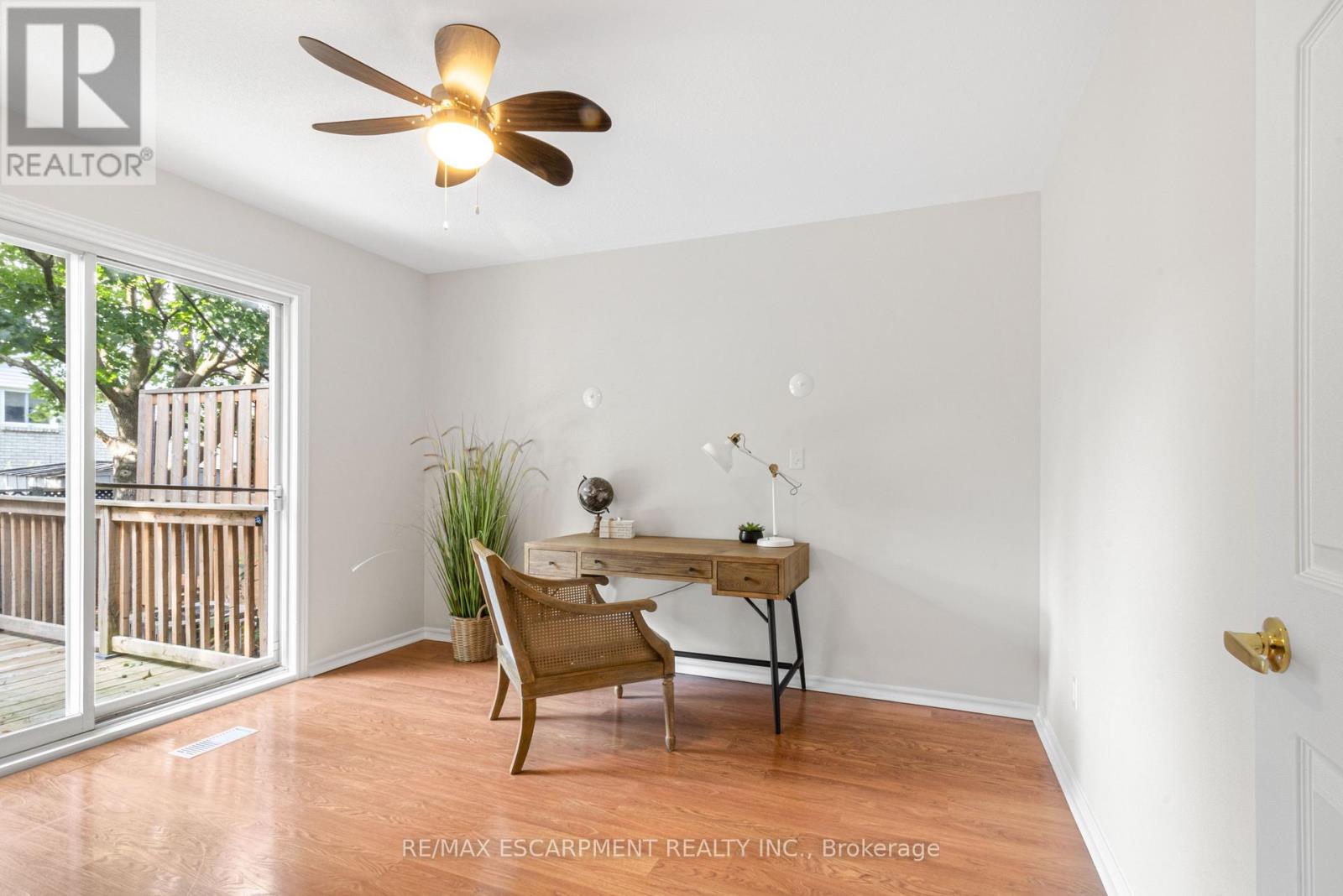 #19 229 LYNDEN ROAD - 23