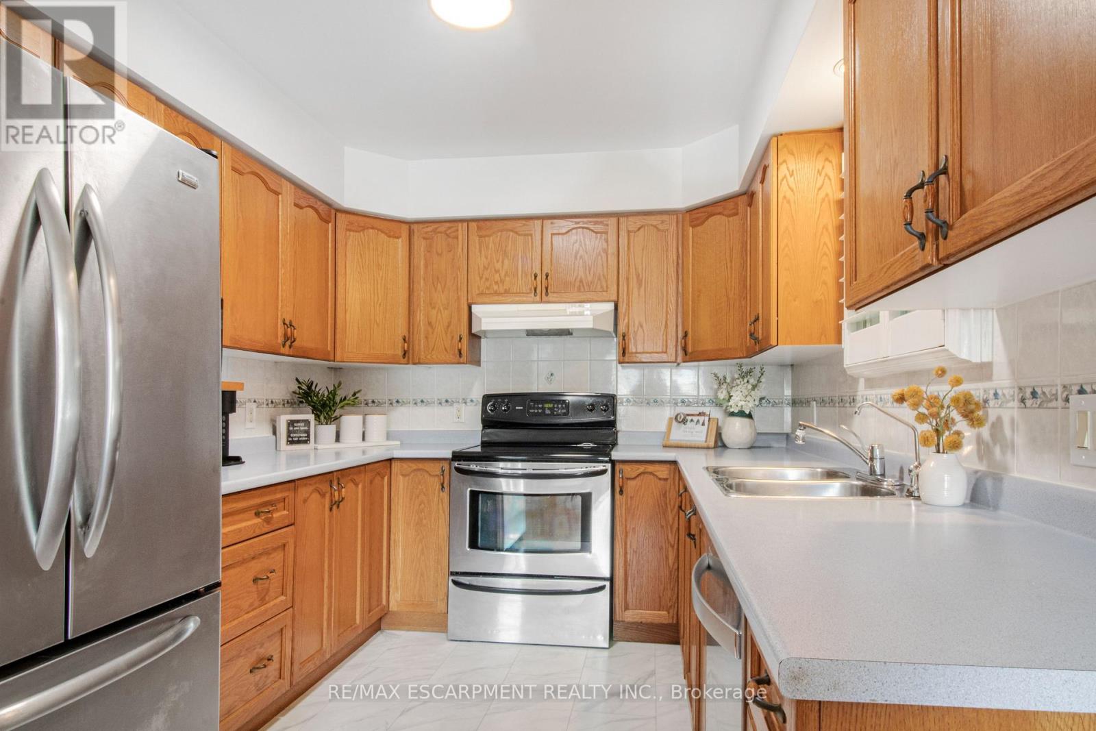#19 229 LYNDEN ROAD - 15