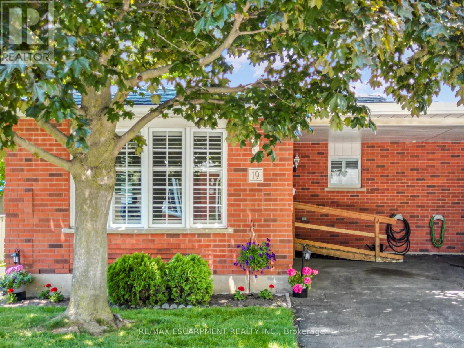 #19 229 LYNDEN ROAD - 1