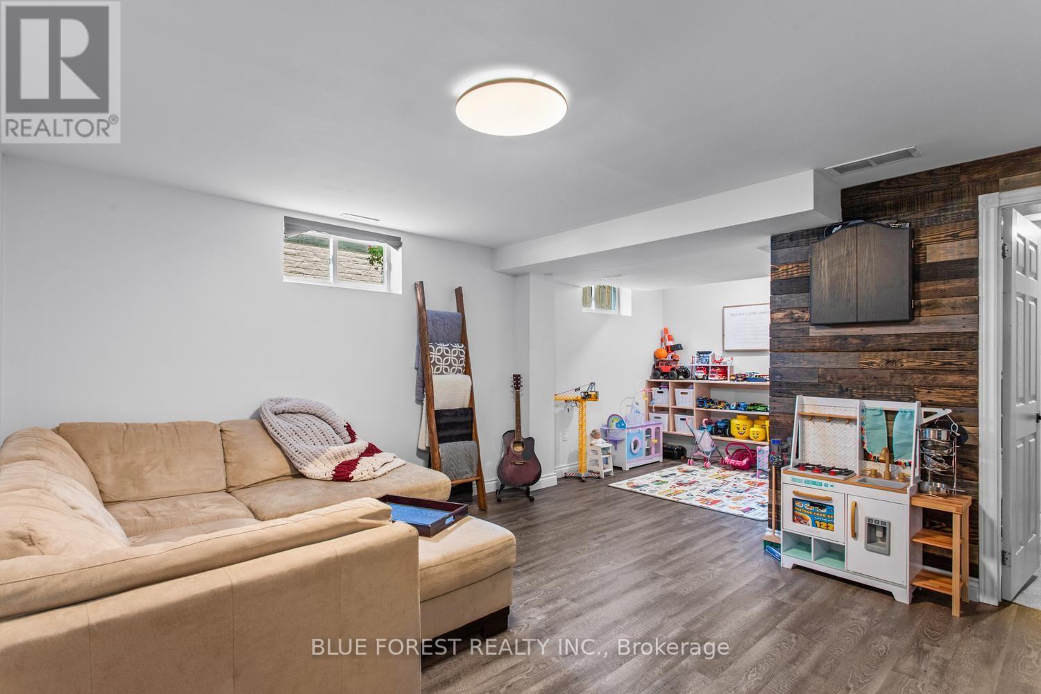 51 HICKORY BOULEVARD W - 28