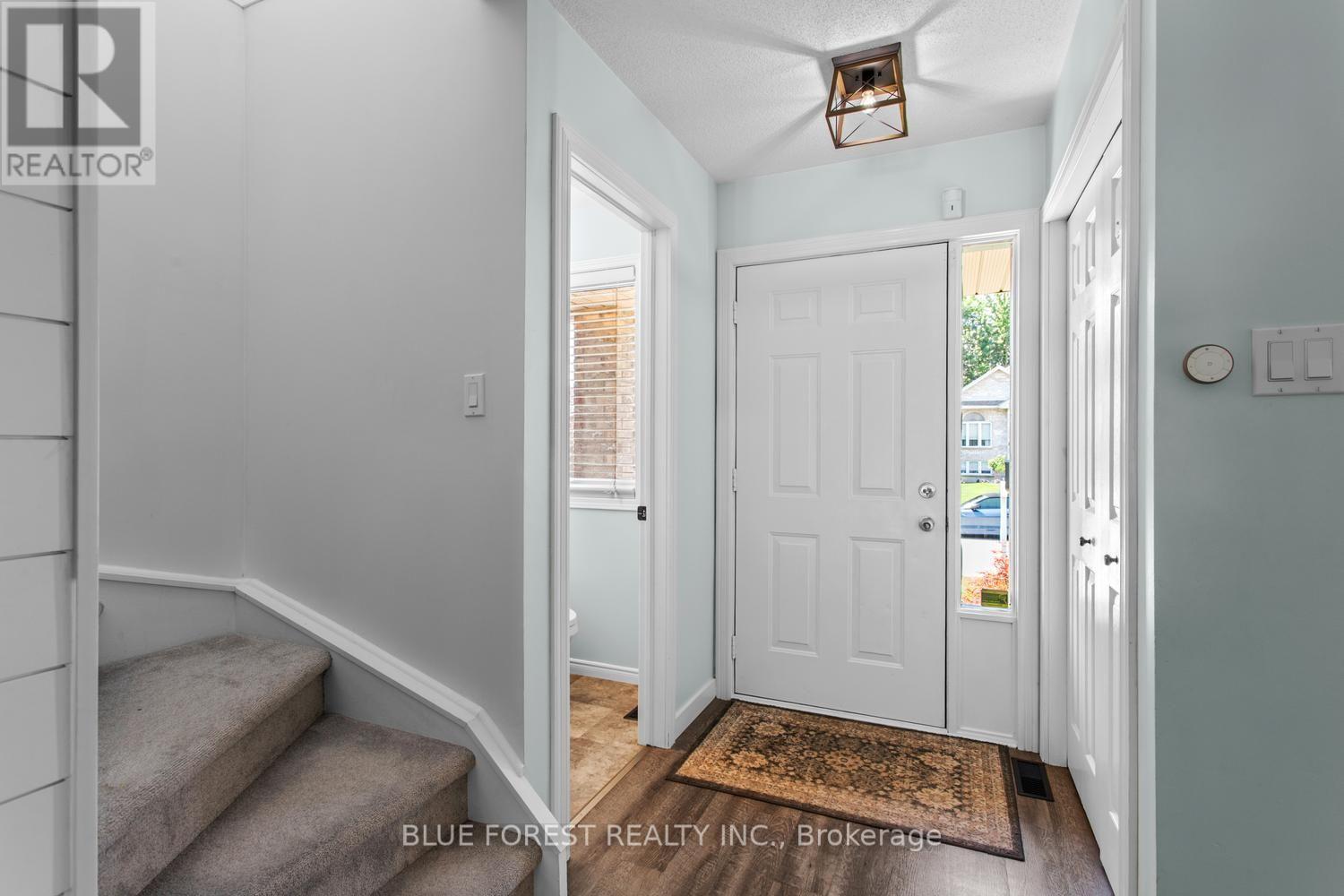 51 HICKORY BOULEVARD W - 4