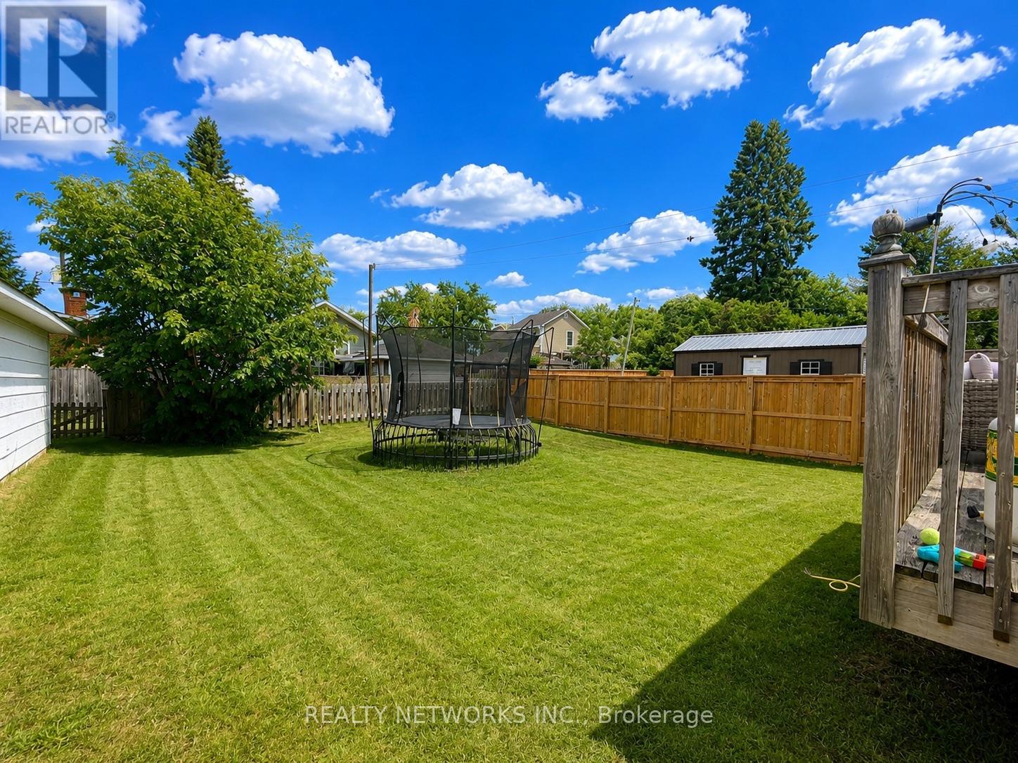 556 MAPLE STREET S - Image 13