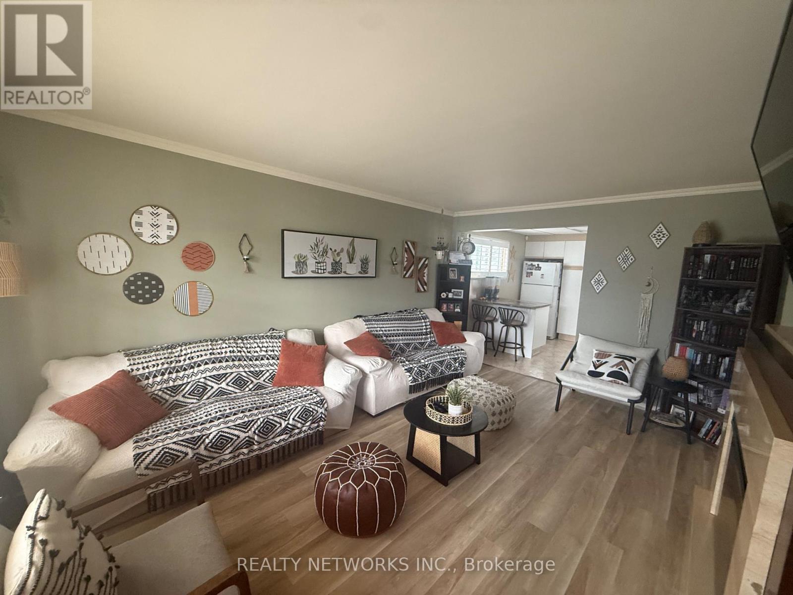 556 MAPLE STREET S - 2