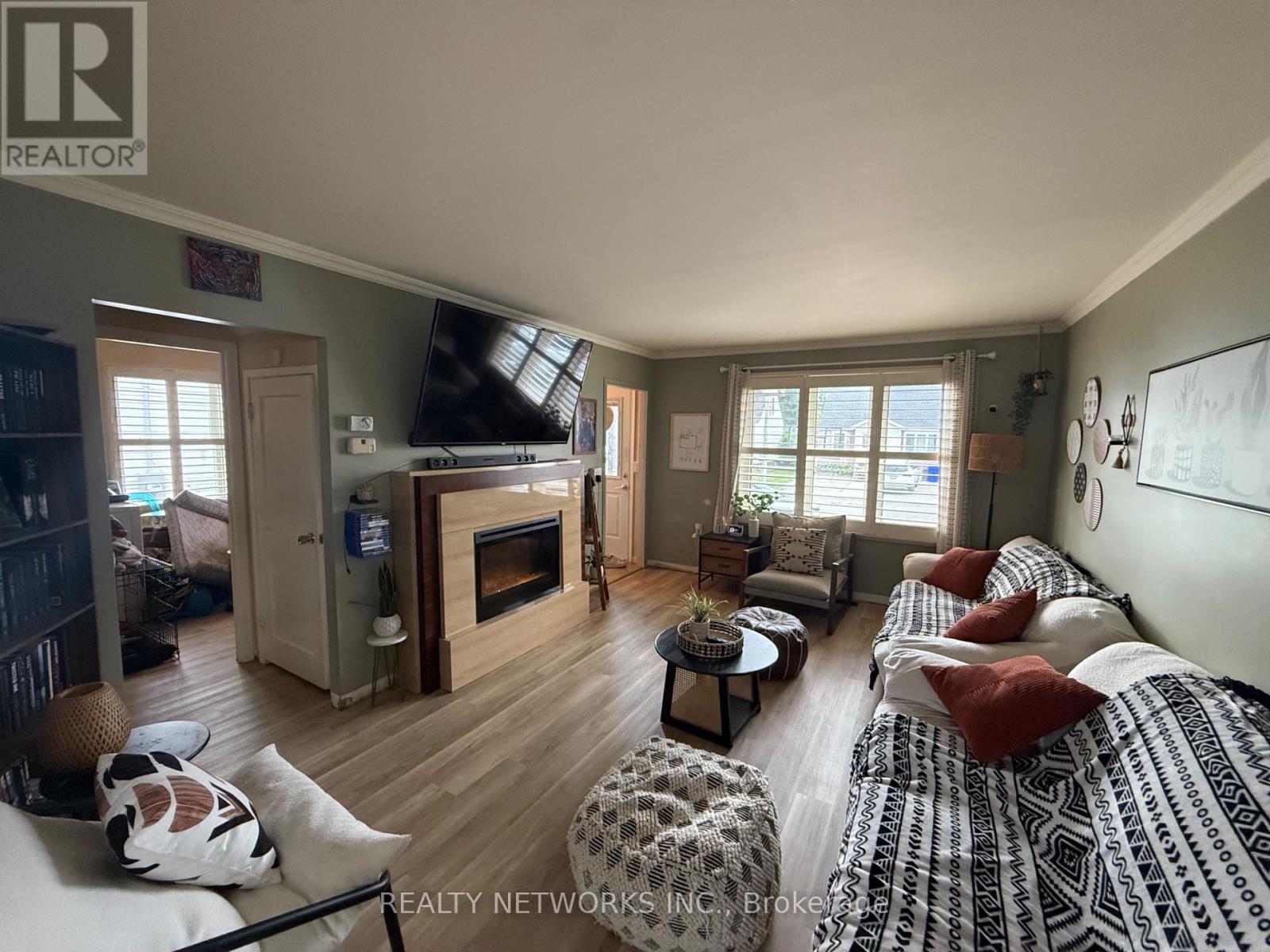 556 MAPLE STREET S - Image 3