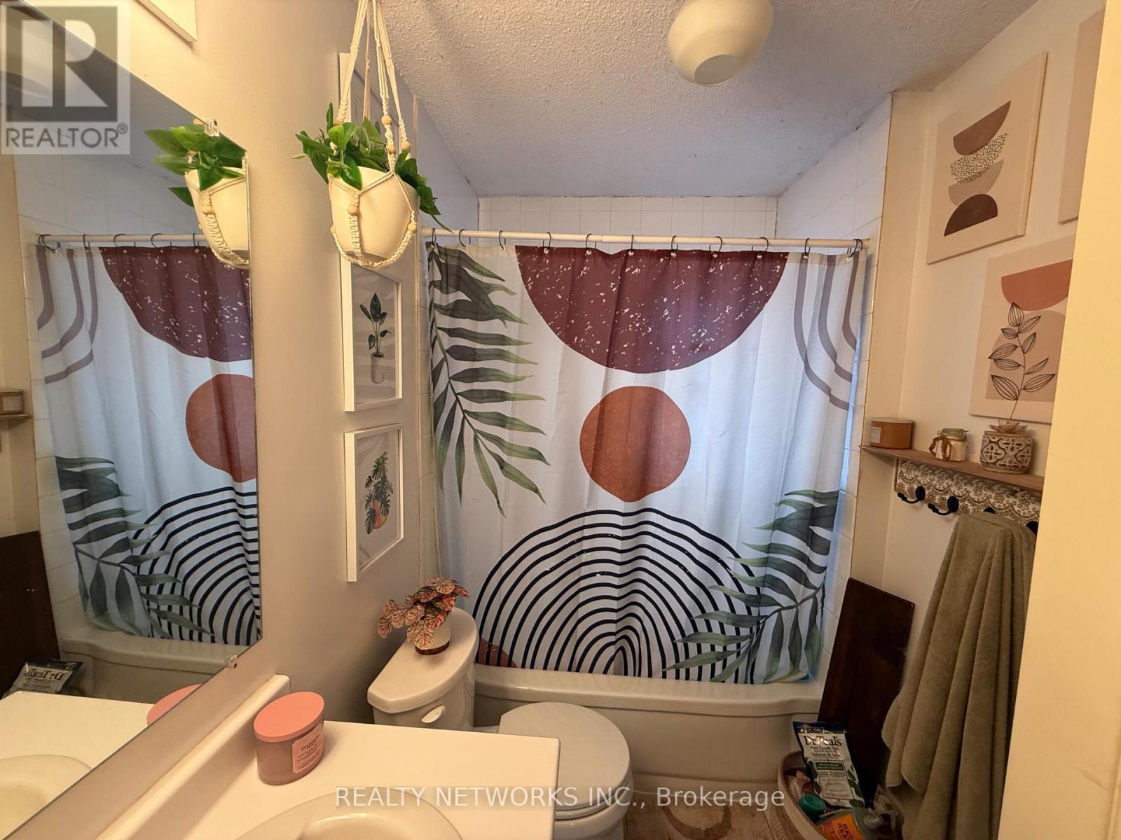 556 MAPLE STREET S - Image 6