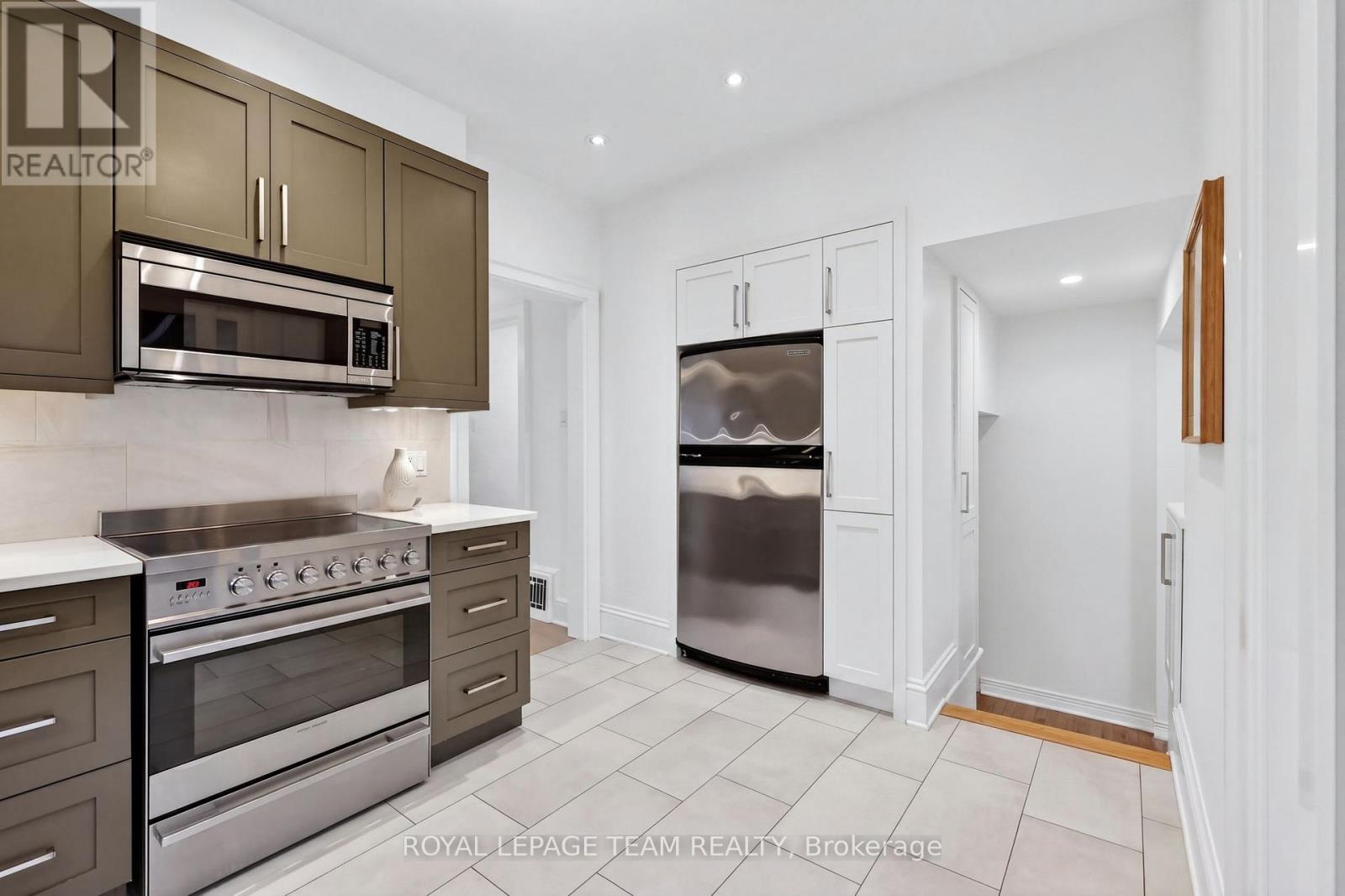 131 ACACIA AVENUE - 14