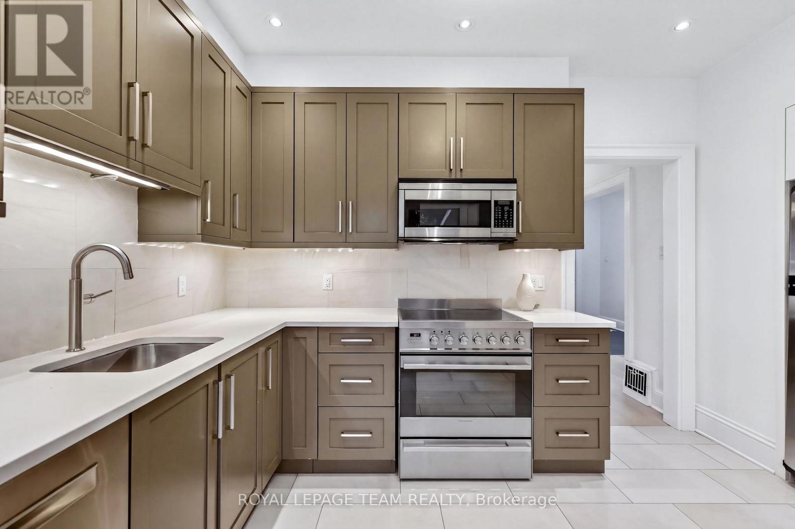 131 ACACIA AVENUE - 15