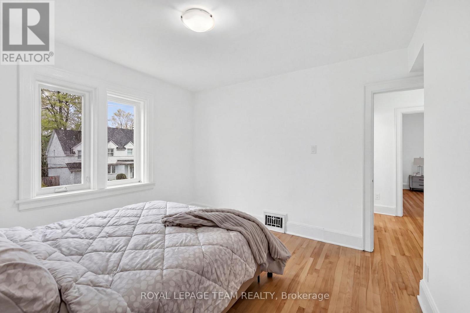 131 ACACIA AVENUE - 23