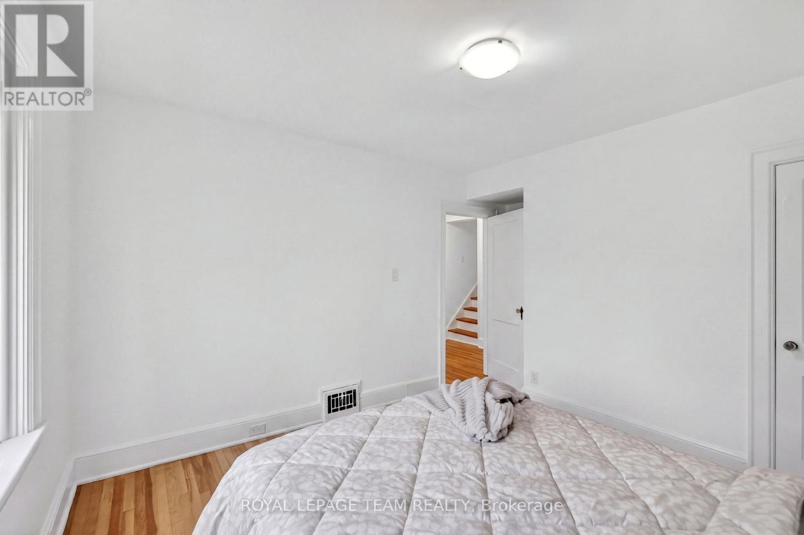 131 ACACIA AVENUE - 25