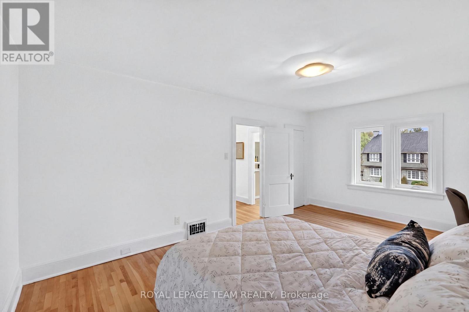 131 ACACIA AVENUE - 28