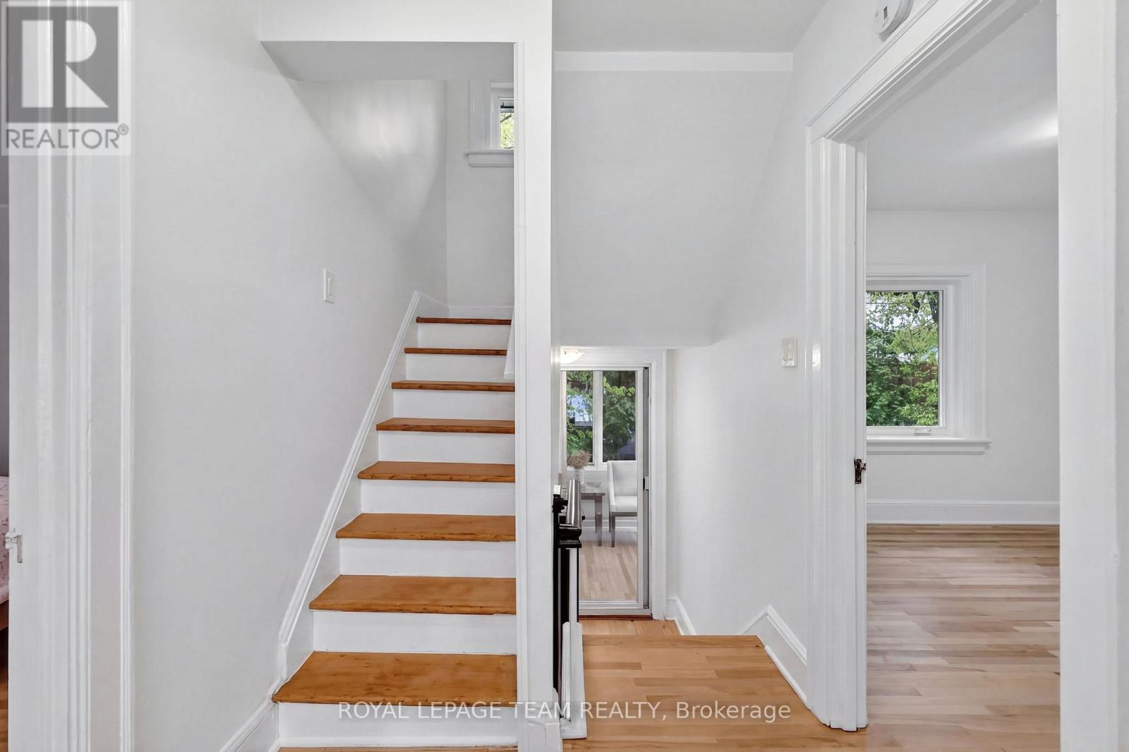 131 ACACIA AVENUE - 29