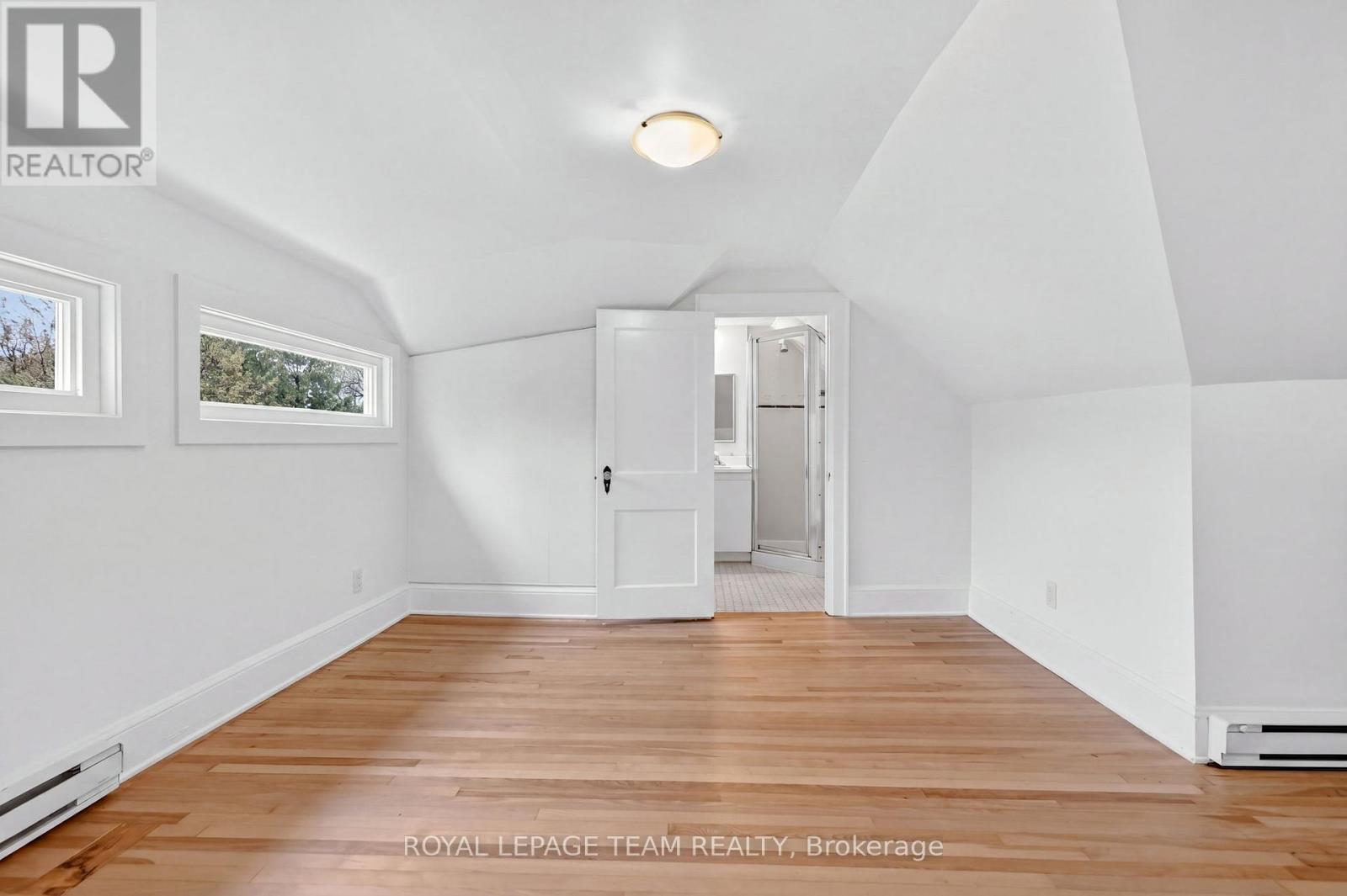 131 ACACIA AVENUE - 31