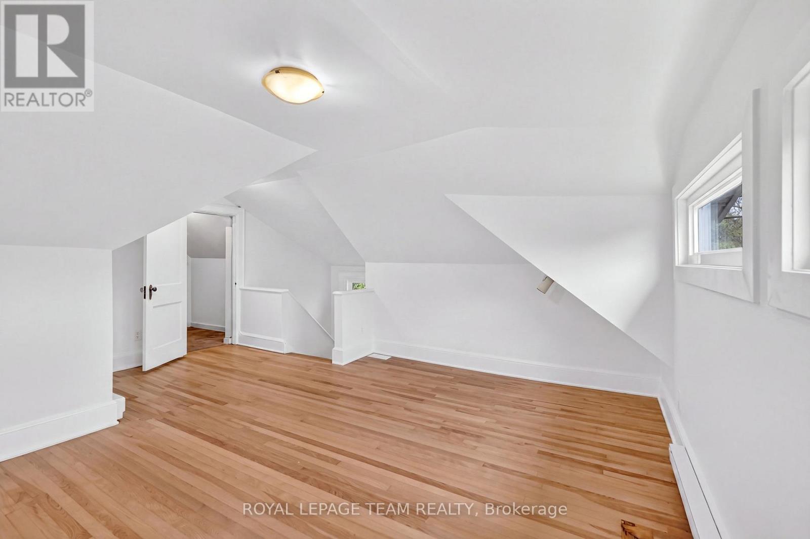 131 ACACIA AVENUE - 33