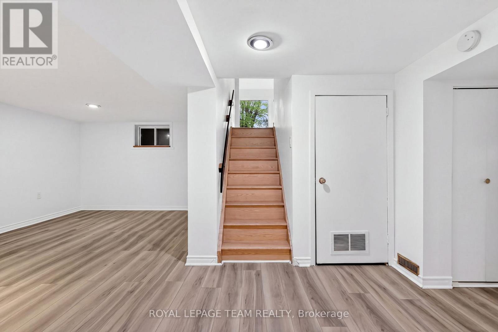131 ACACIA AVENUE - 36
