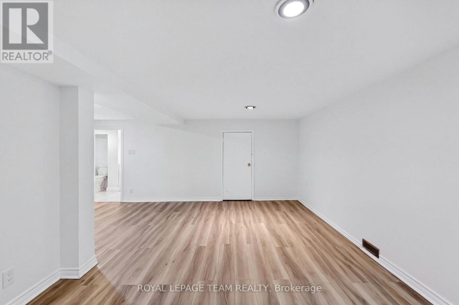131 ACACIA AVENUE - 37