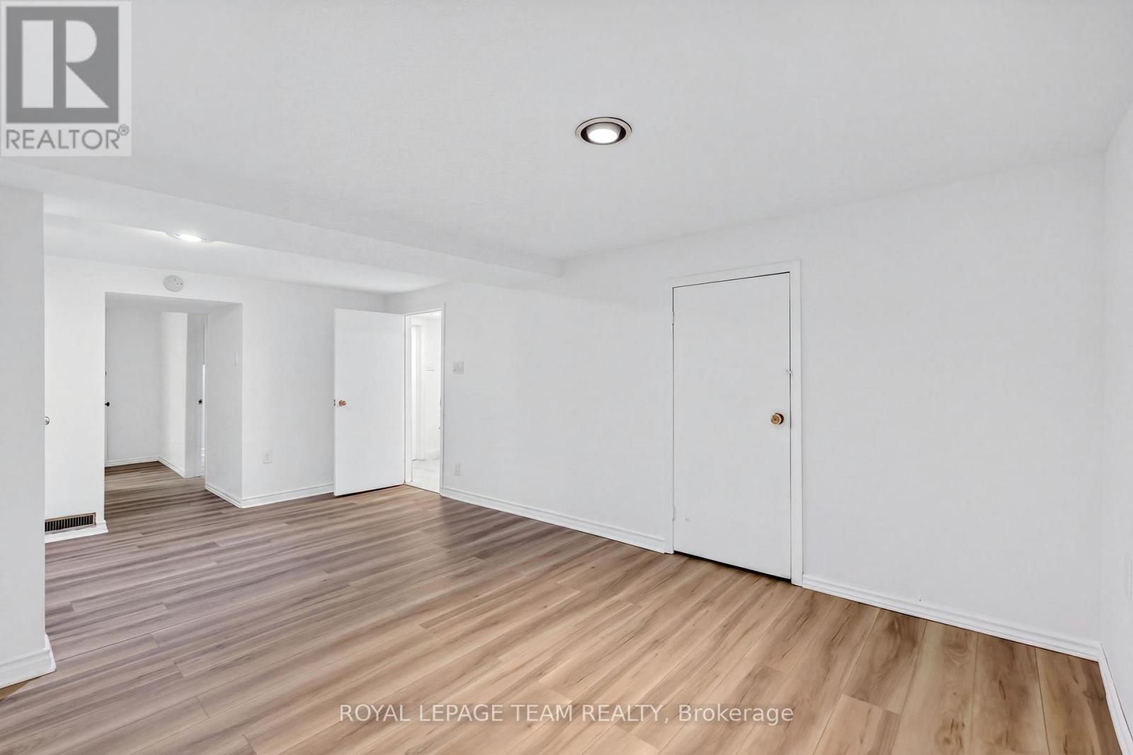 131 ACACIA AVENUE - 38