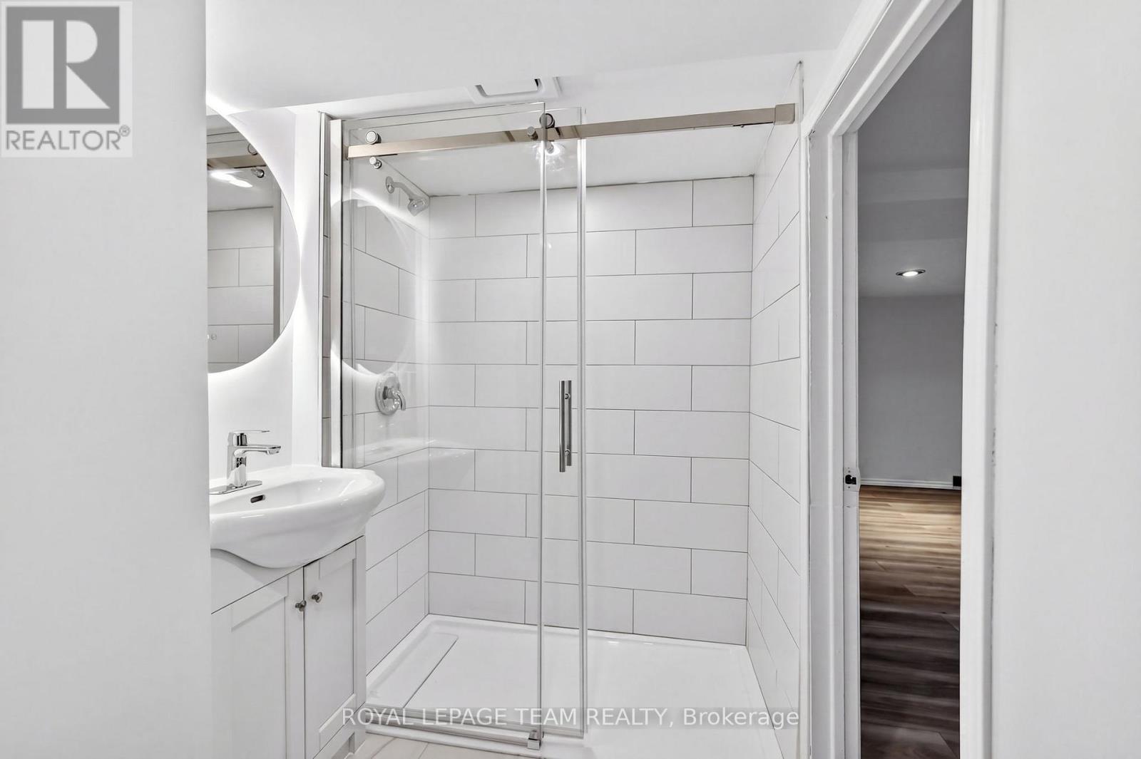 131 ACACIA AVENUE - 40