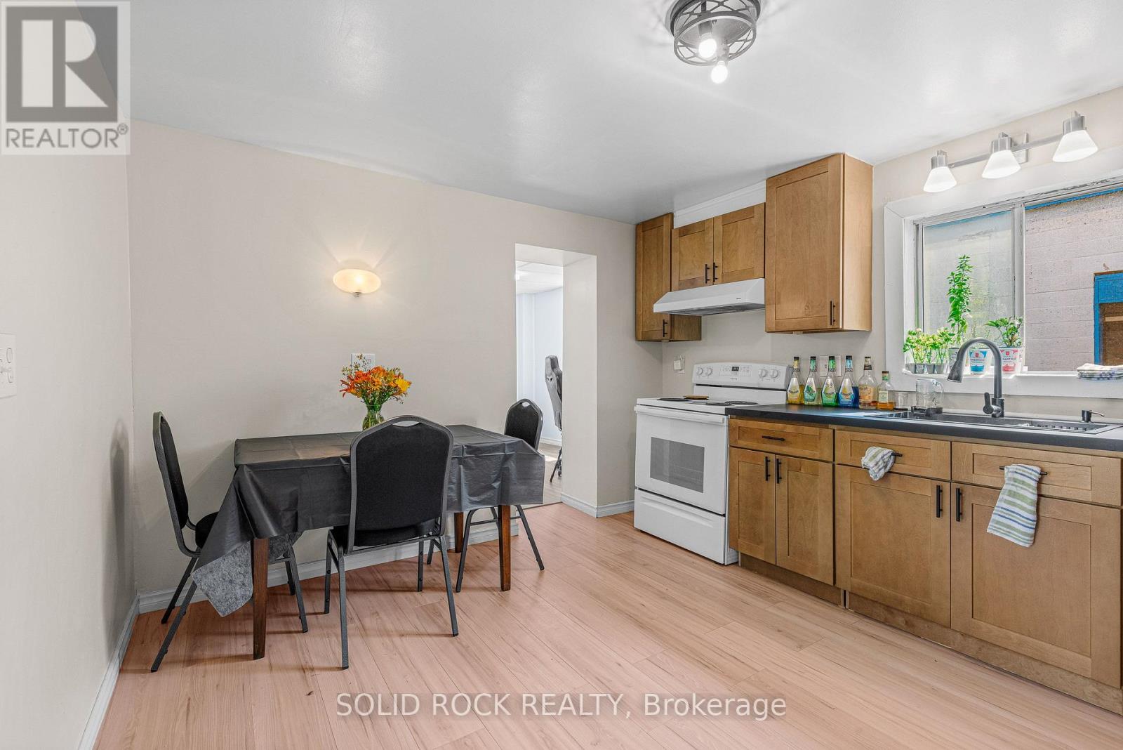 3022 JOHN STREET - 25
