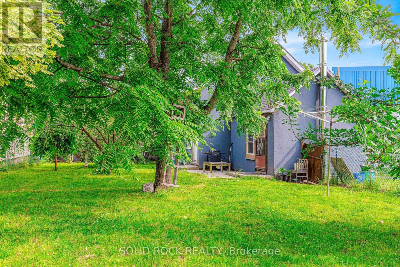 3022 JOHN STREET - 4