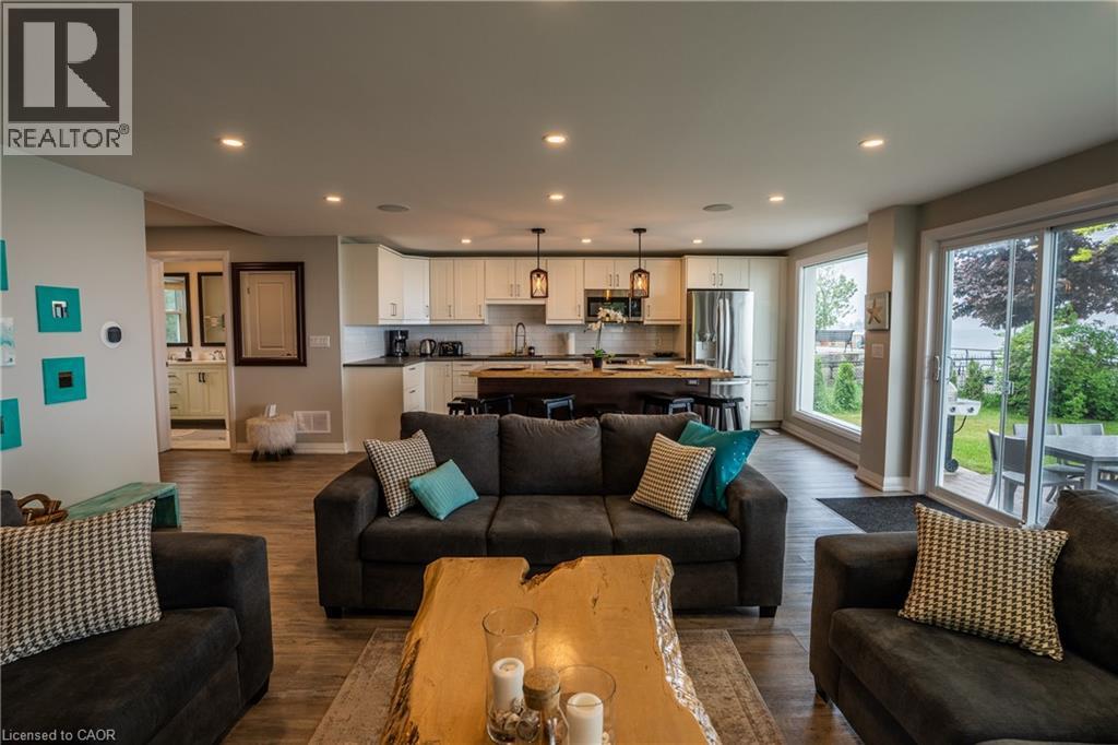 2118 LAKESHORE Road - 11