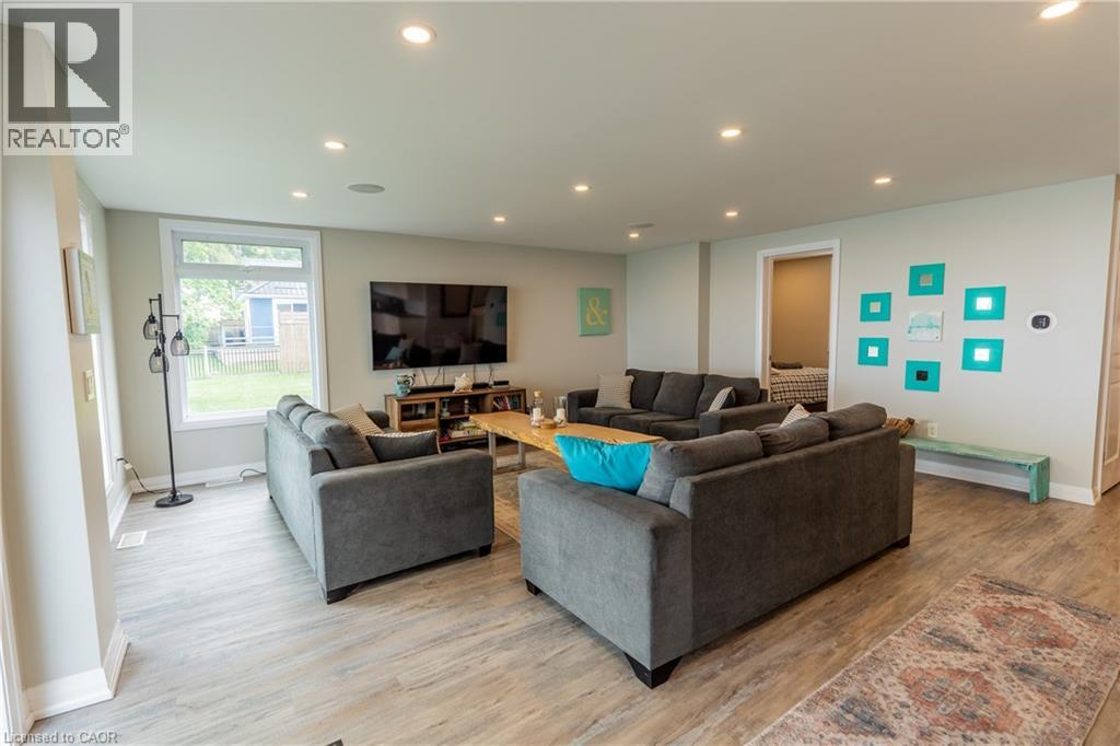 2118 LAKESHORE Road - 19