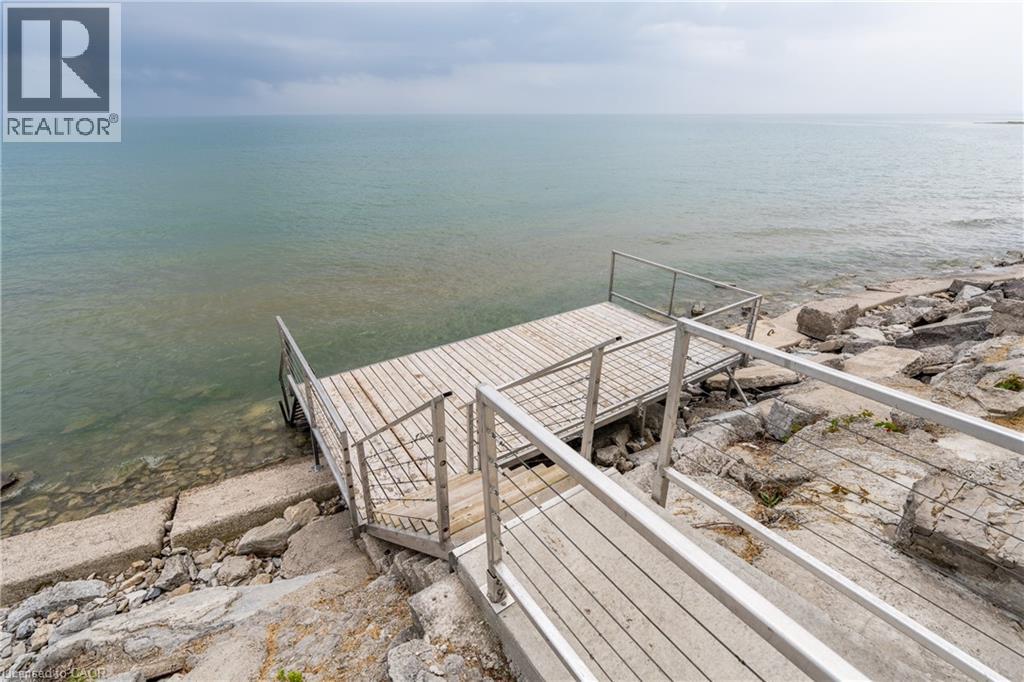 2118 LAKESHORE Road - 2