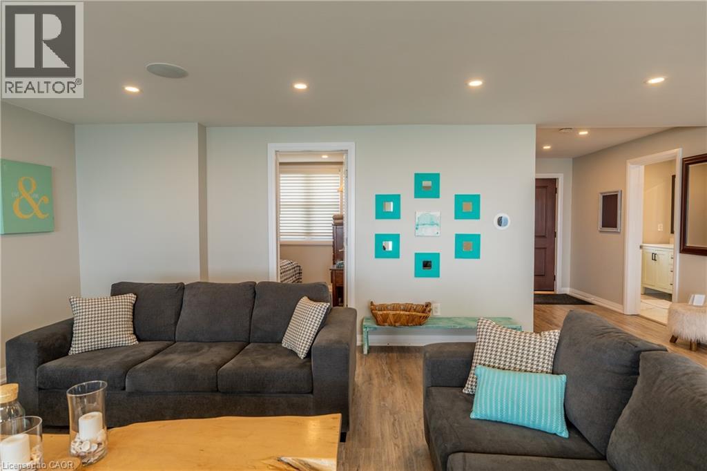 2118 LAKESHORE Road - 20
