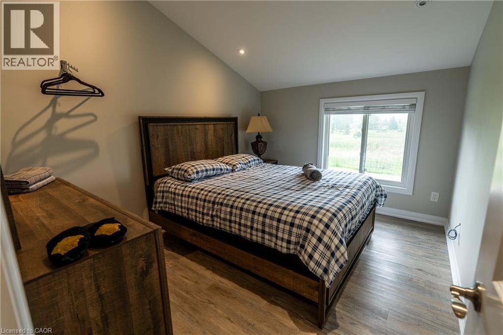 2118 LAKESHORE Road - 32