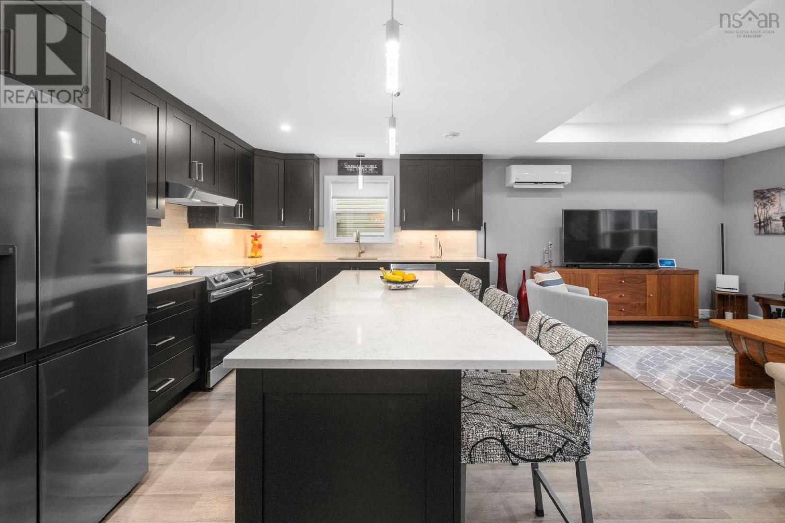 35 Elizabeth Avenue - 11