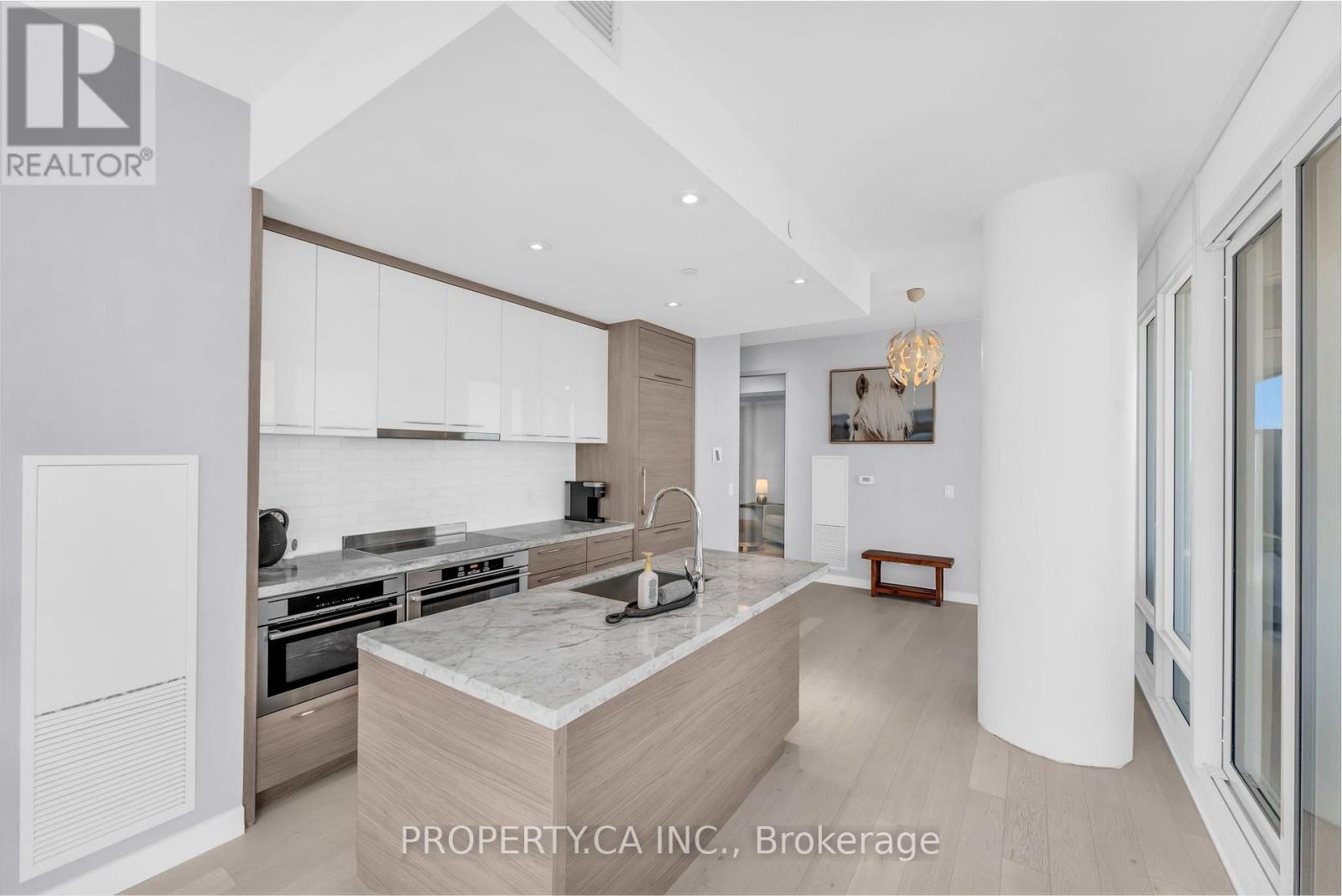 #3002 488 UNIVERSITY AVENUE - Image 6