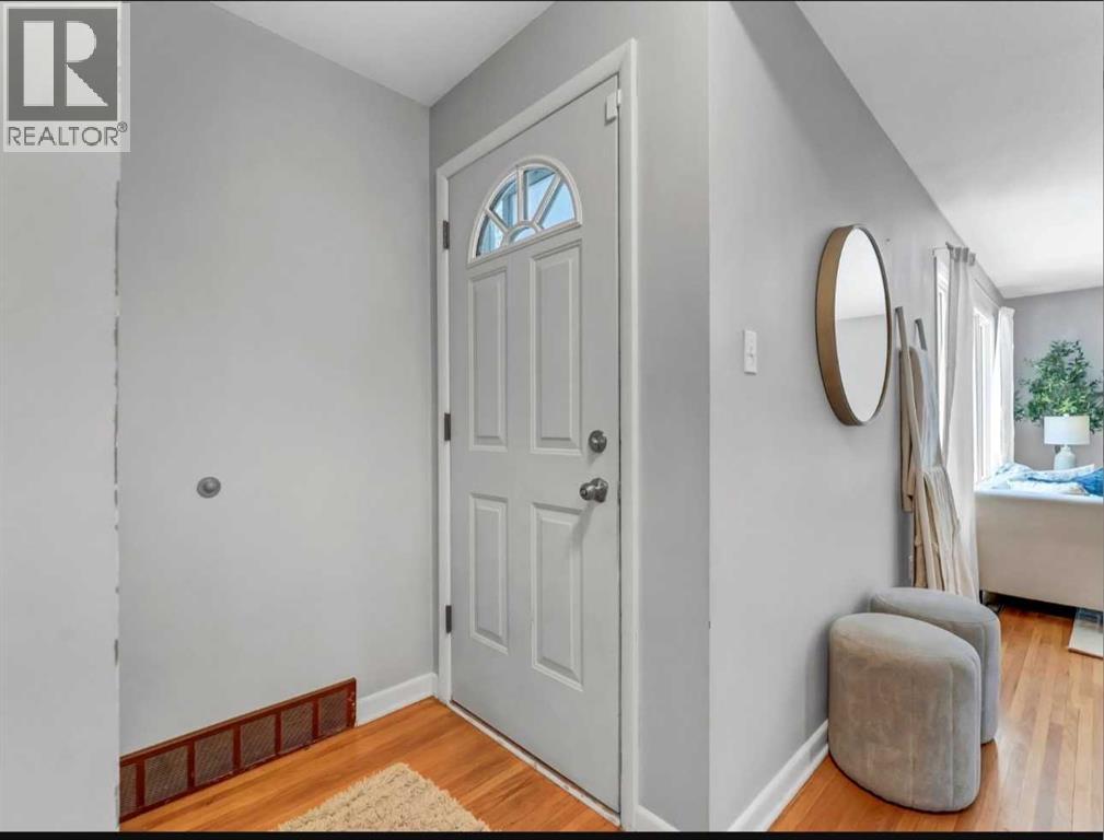 261 9 Street SW - 3