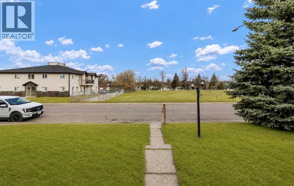 261 9 Street SW - 2