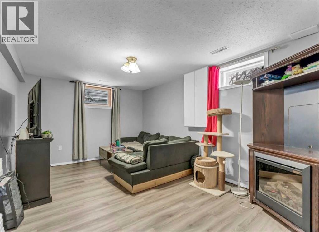 261 9 Street SW - 35