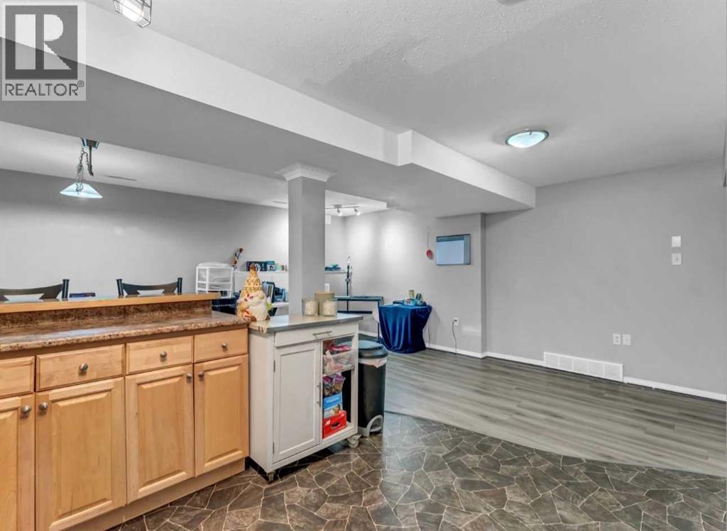 261 9 Street SW - 30