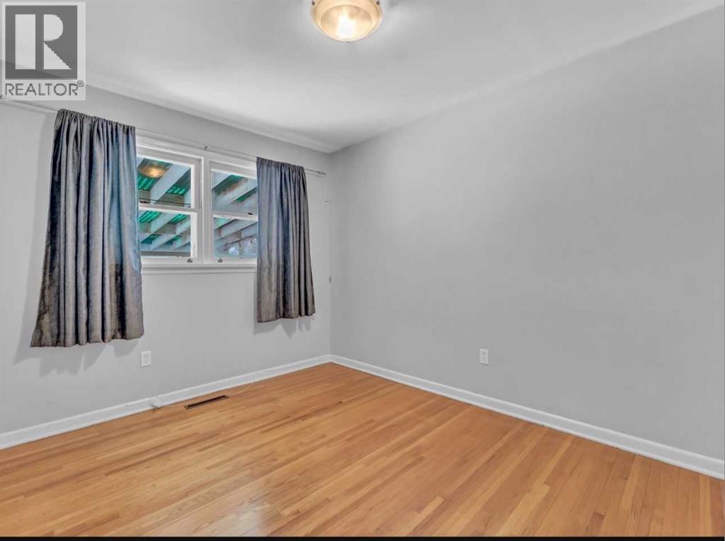 261 9 Street SW - 24